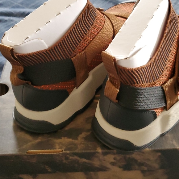 NWT Chaco - Picture 3 of 7